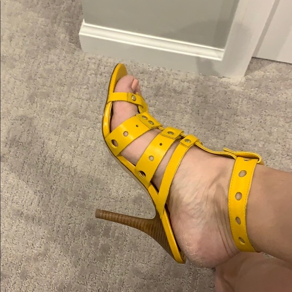 BCBGirls yellow heels - Picture 3 of 8